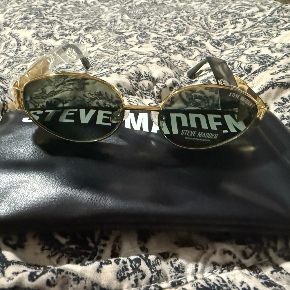 Steve Madden Gold Frame Sunglasses